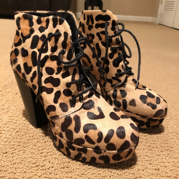 Steve Madden Shoes - 🤎 Steve Madden leopard print booties 🤎